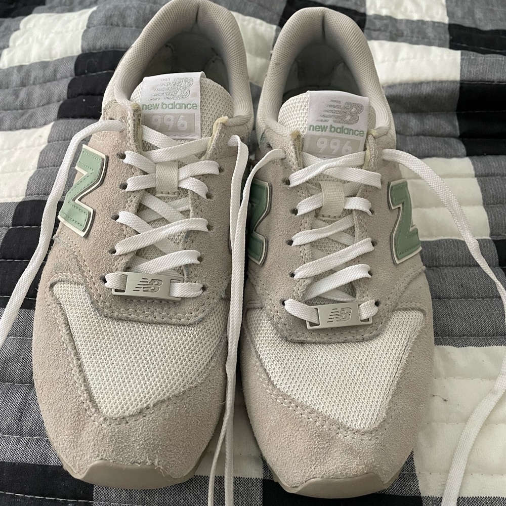 New Balance 996 Sneakers